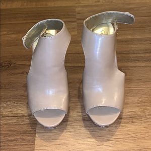 Guess sandal heel